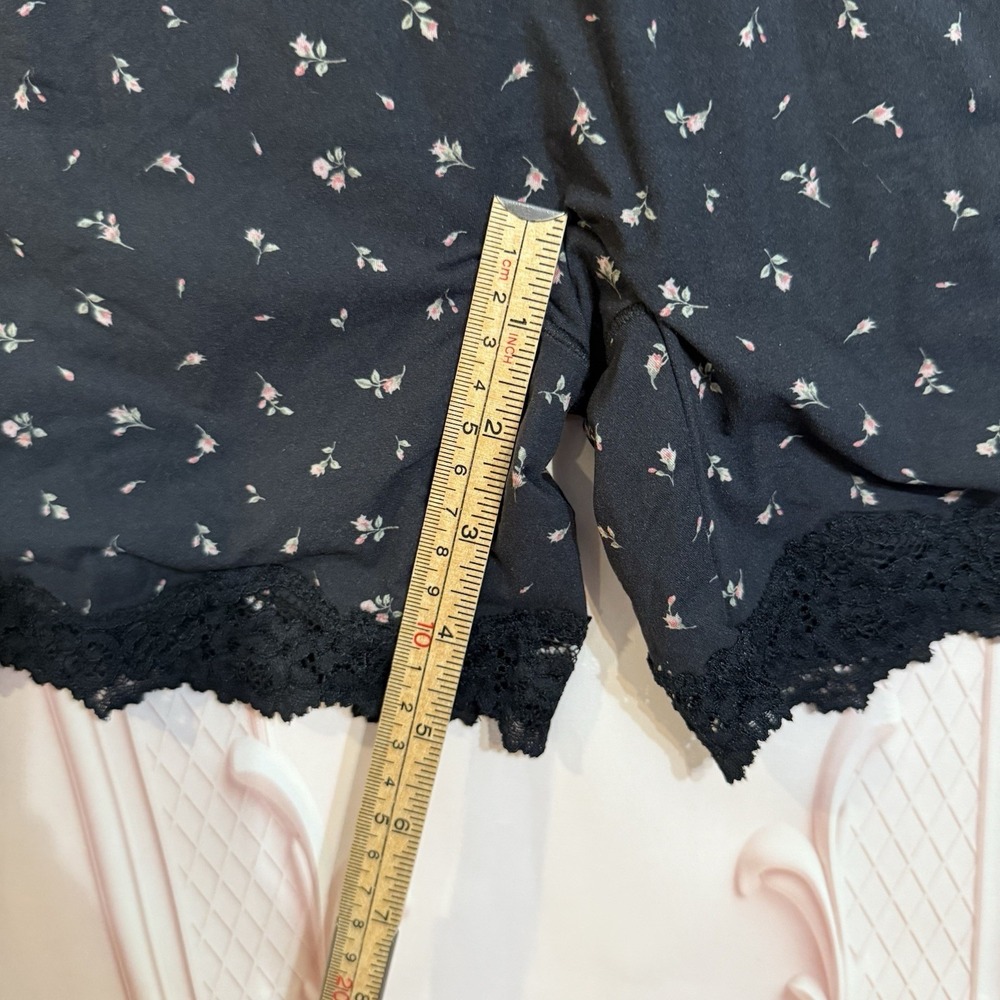Skims Fits Everybody Lace Triangle Romper Onyx Rosebud Print Size Medium NWT - Picture 7 of 8